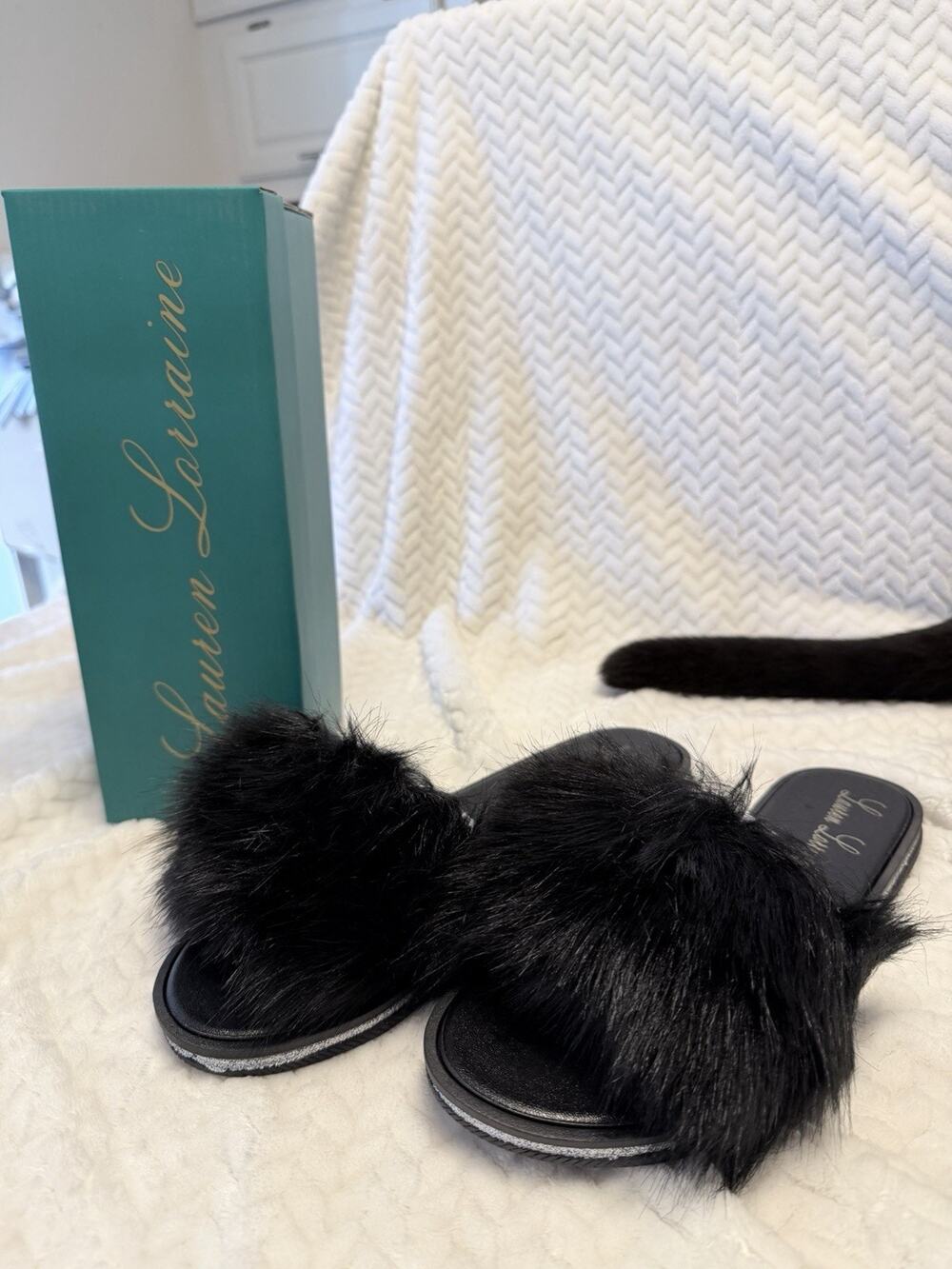 Lauren Lorraine Fluffy Slippers Womens Black Faux Fur Size 10 Bridal Wedding Spa